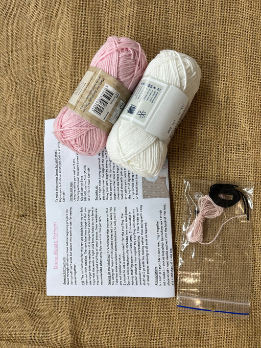 Daisy Mouse Knitting Kit