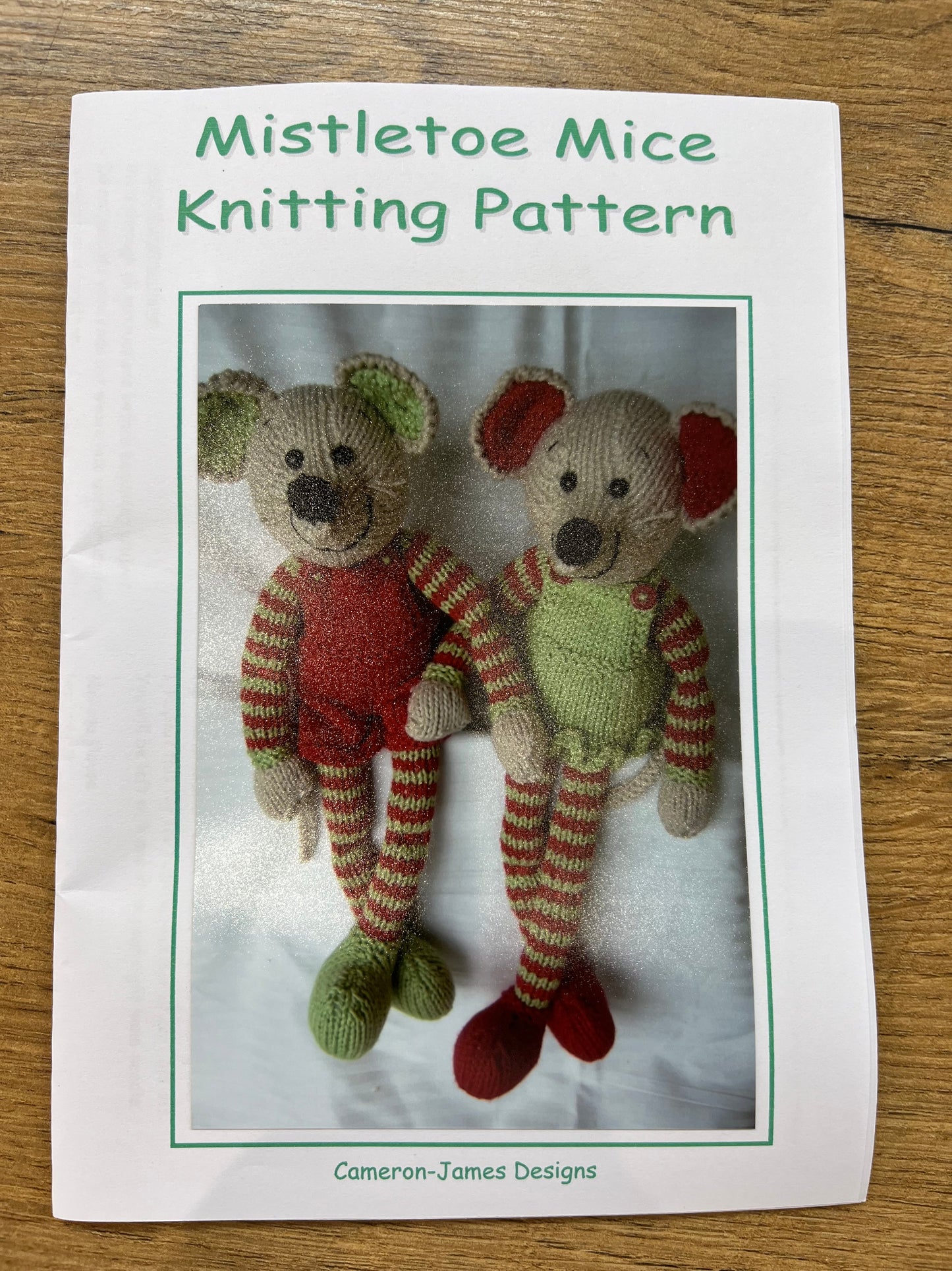 Mistletoe Mice Knitting Pattern