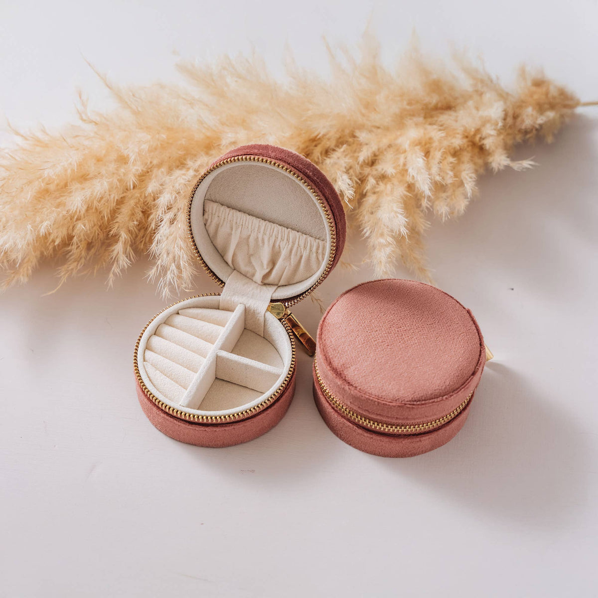 Round Velvet Jewellery Box - Pink