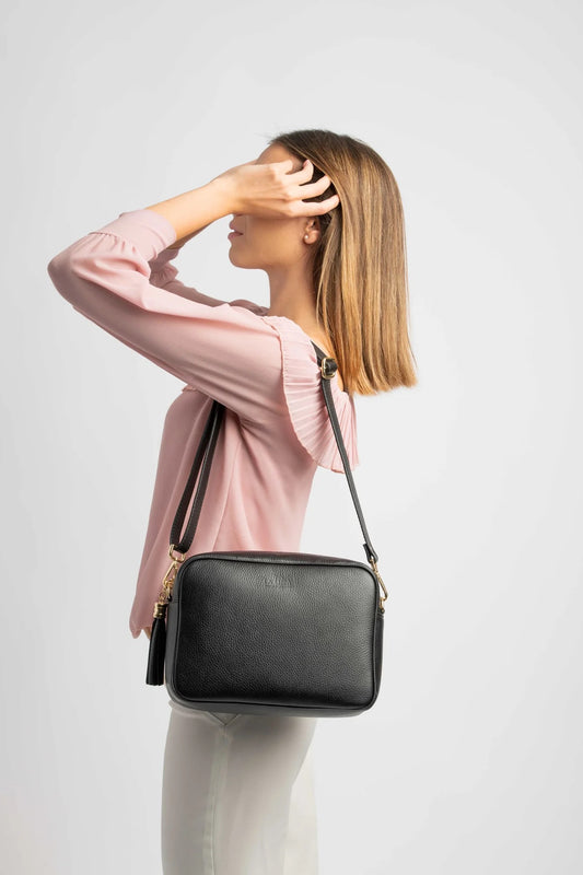 La Lupa  - Allegra Black