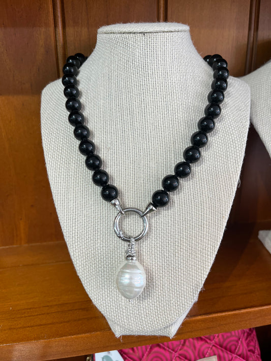 Glass Pearl Necklace Black