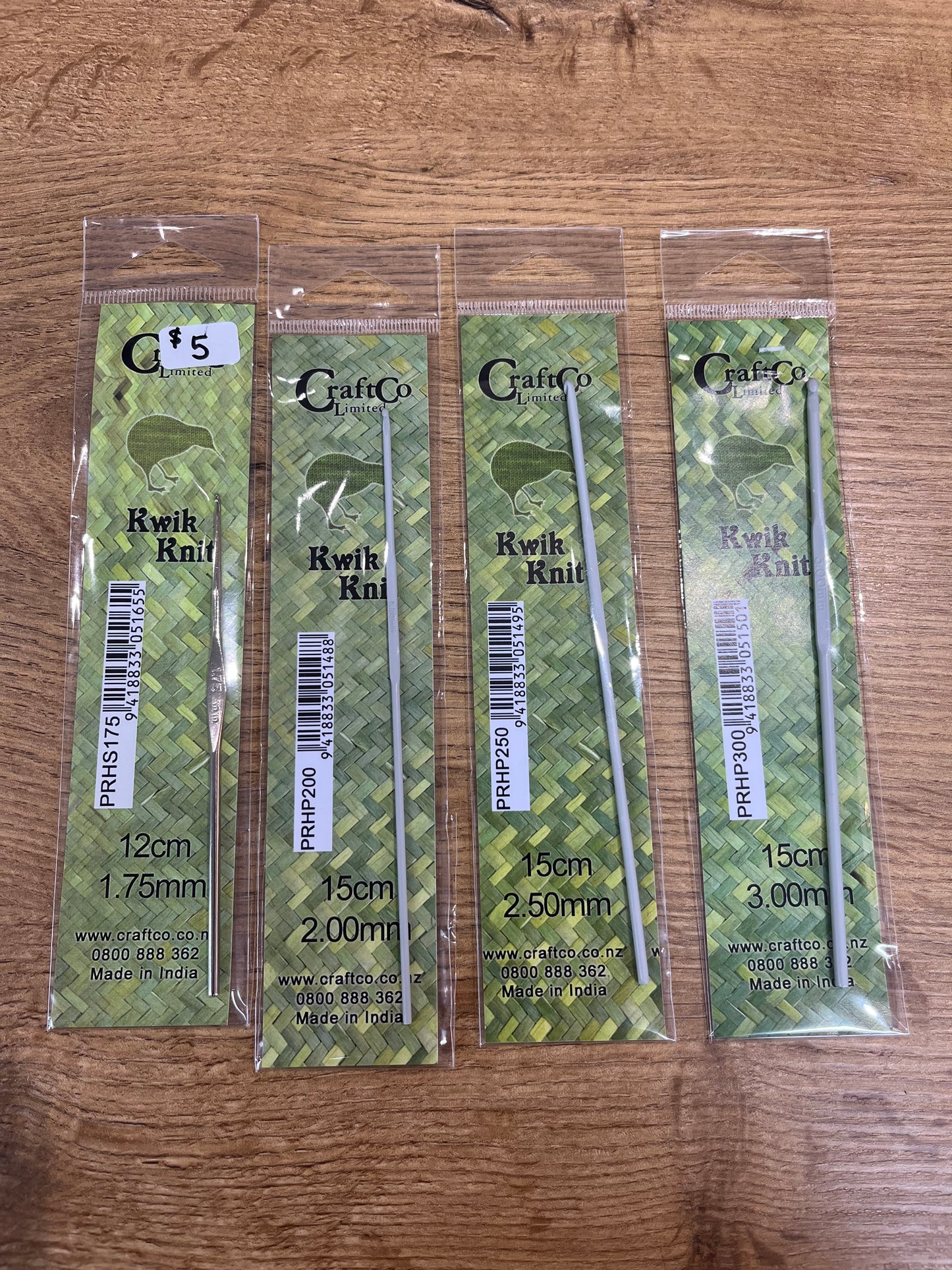Crochet Hooks 15cm (1.75mm, 2.00mm, 2.50mm, 3.00mm)