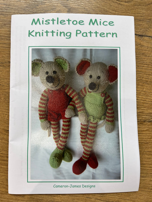 Mistletoe Mice Knitting Pattern