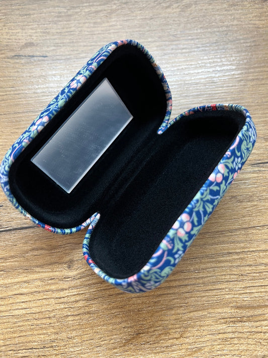 Travel Case - Strawberry Thief